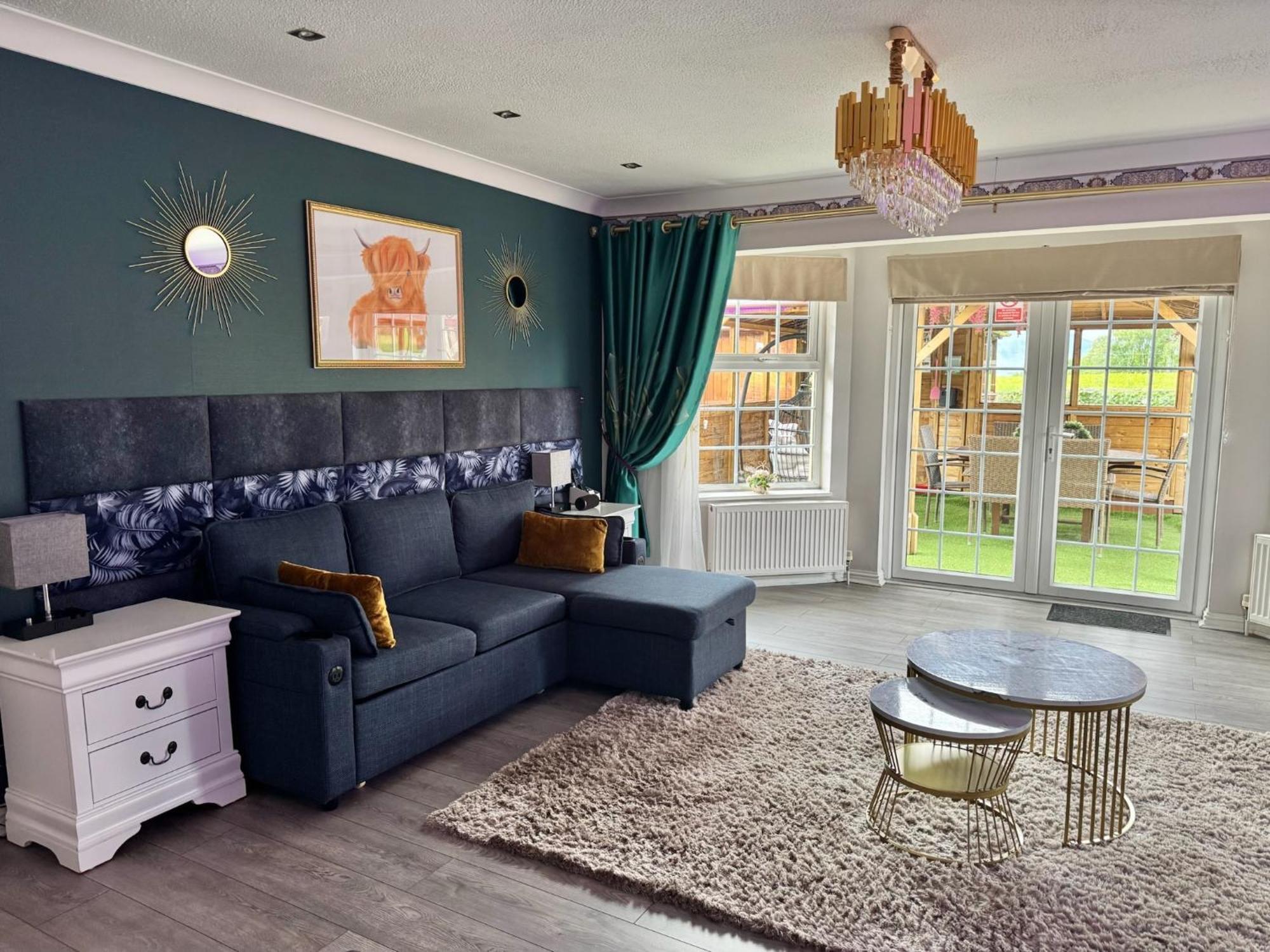 Finn Village "Raspberry Cottage" Private Garden, 6-Seater Hot Tub, Firepit & Pizza Stove Glasgow Exterior foto